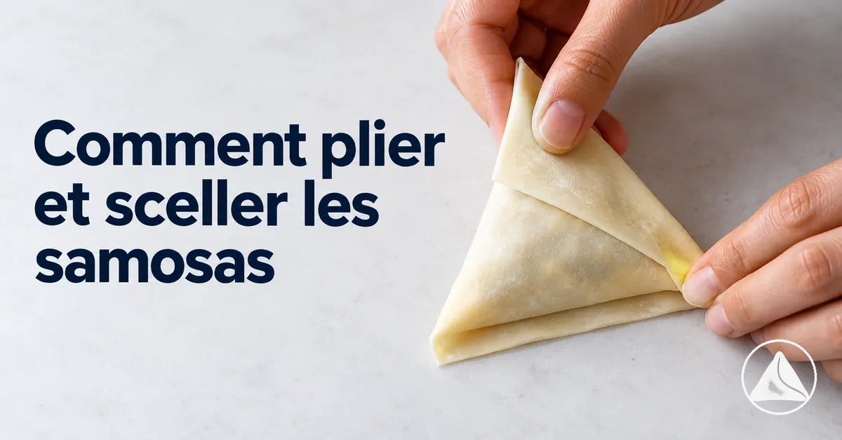 Pâte à samosa pliée et scellée pour former un triangle