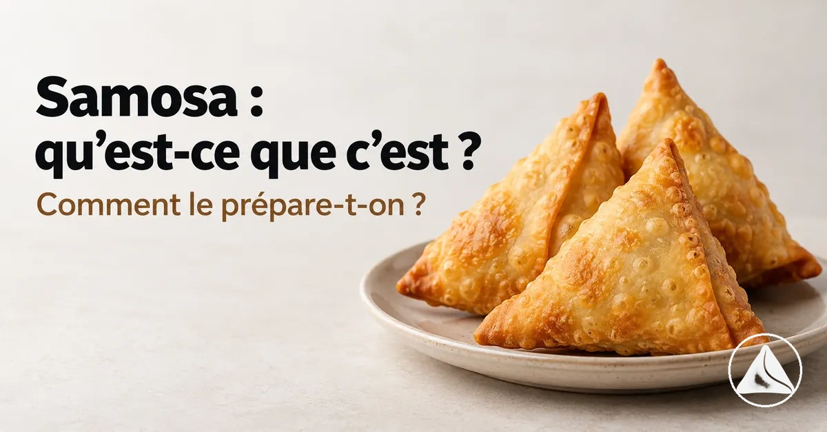 Samosas fraîchement préparés avec une pâte croustillante de forme triangulaire