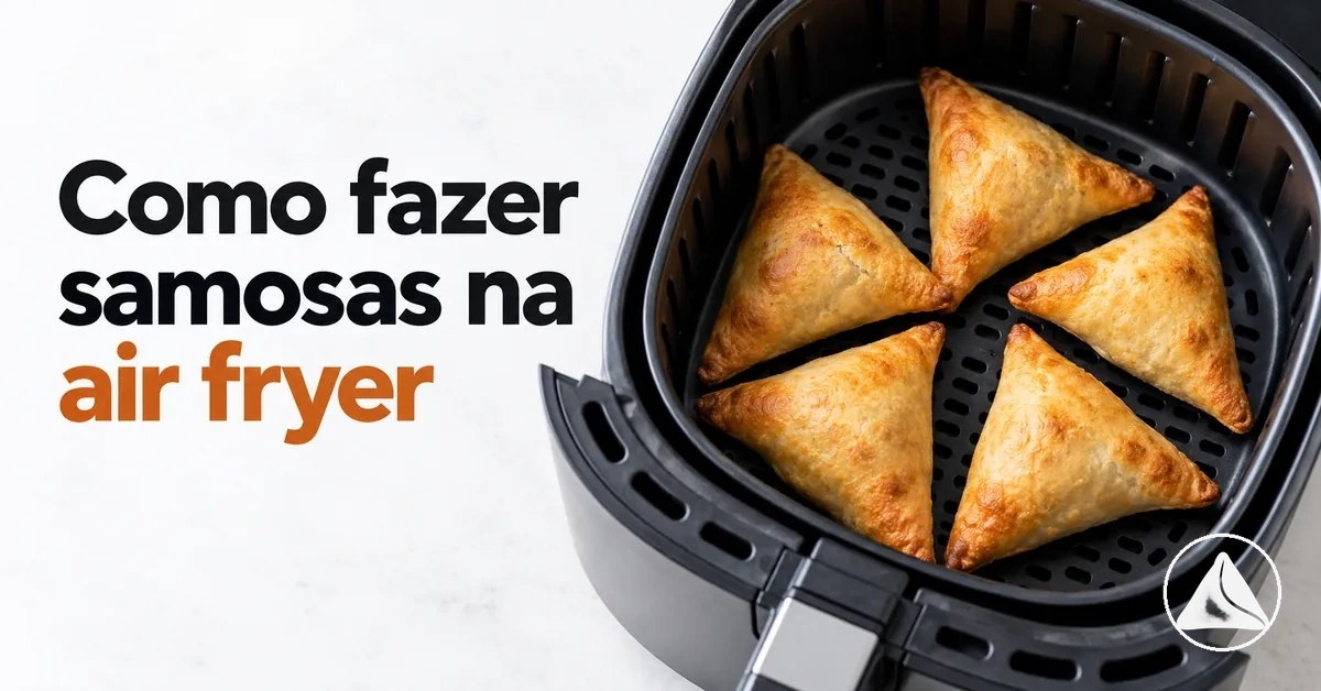 Samosas dispostas no cesto da air fryer para ficarem crocantes